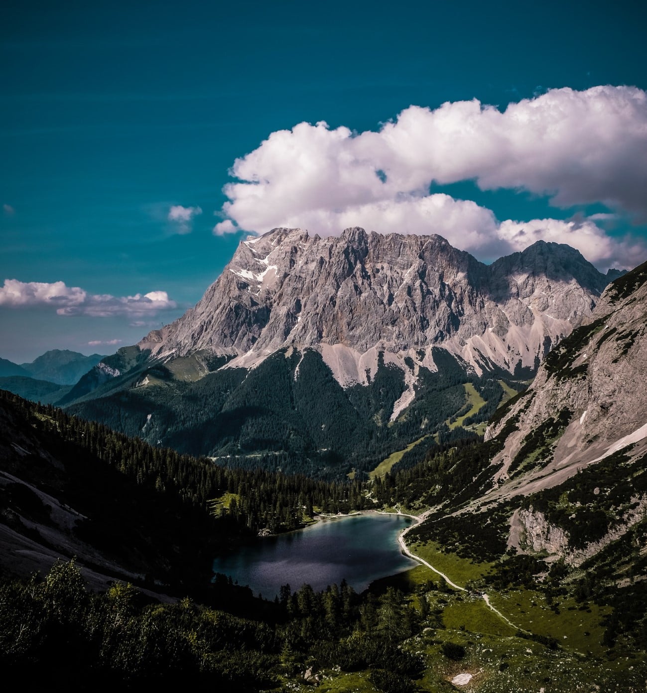 Ehrwald Zugspitze - Illustration zum Rezept Tiroler Bergkäsesuppe
