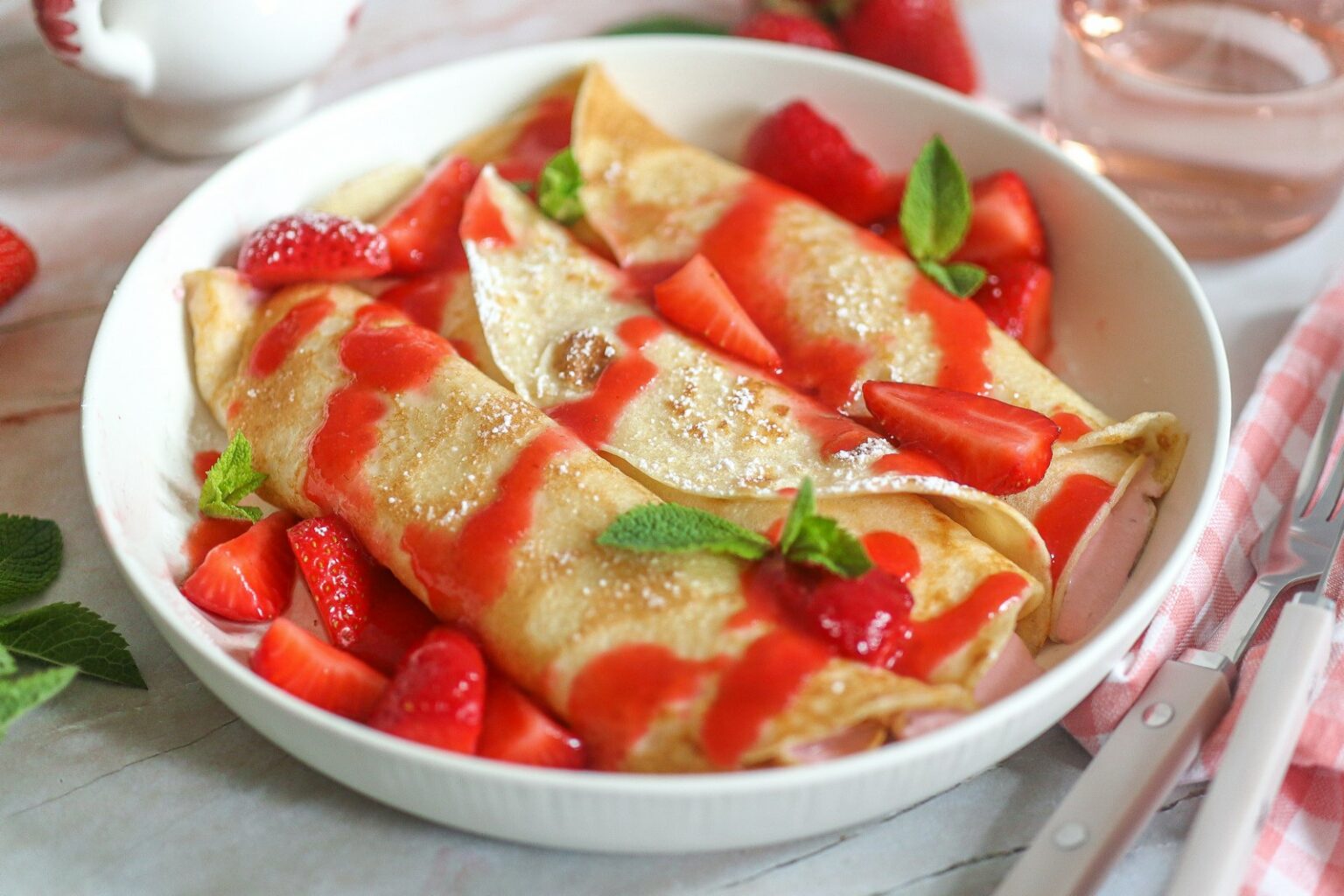 Rezept Palatschinken mit dreimal Erdbeeren