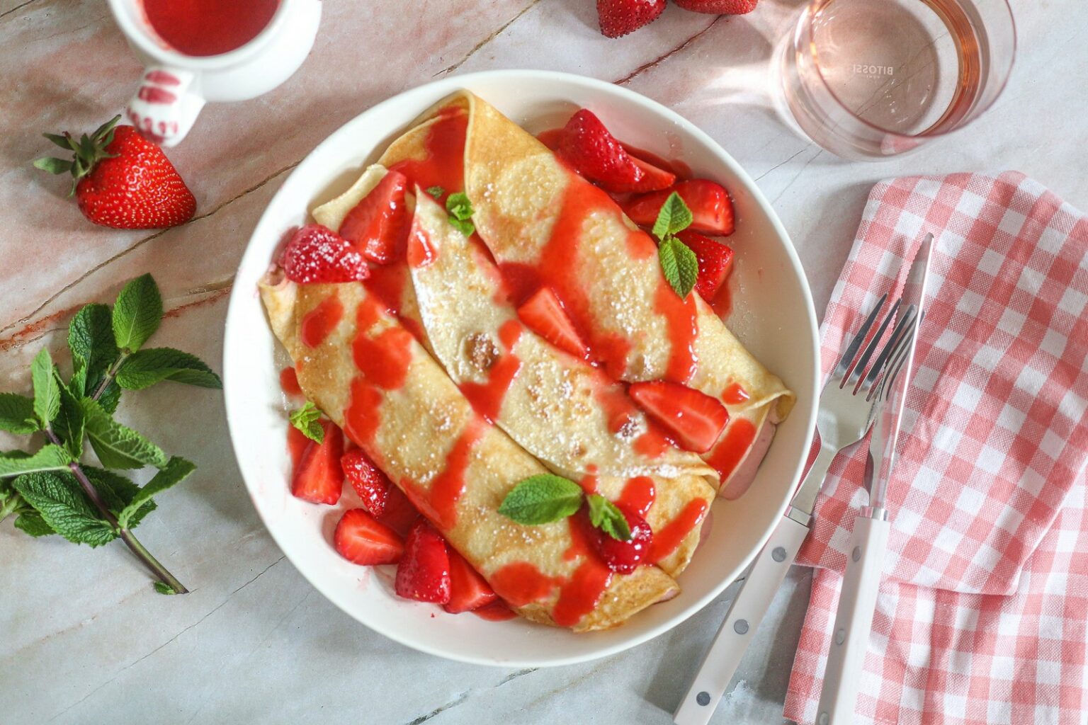 Rezept Palatschinken mit dreimal Erdbeeren