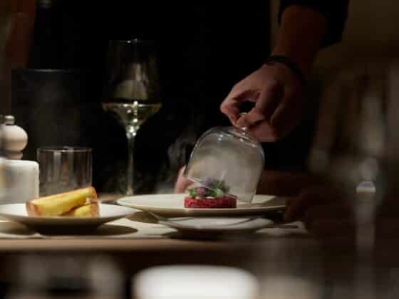 Top 5 Charmingplaces 2025 für Feinschmecker: Gourmet-Genuss im Haus