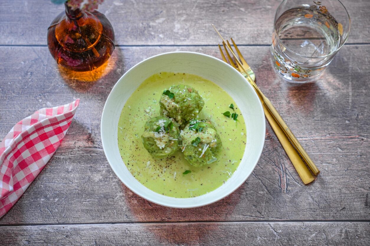 Bärlauchknödel mit cremiger Lauchsoße - Rezept Salzburger Land