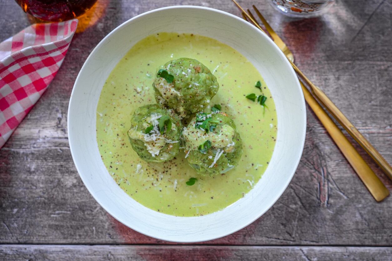 Bärlauchknödel mit cremiger Lauchsoße - Rezept Salzburger Land