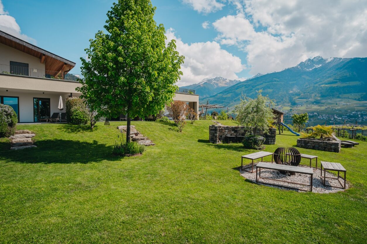 Ferienwohnungen Meran - Der Pataunerhof in Dorf Tirol