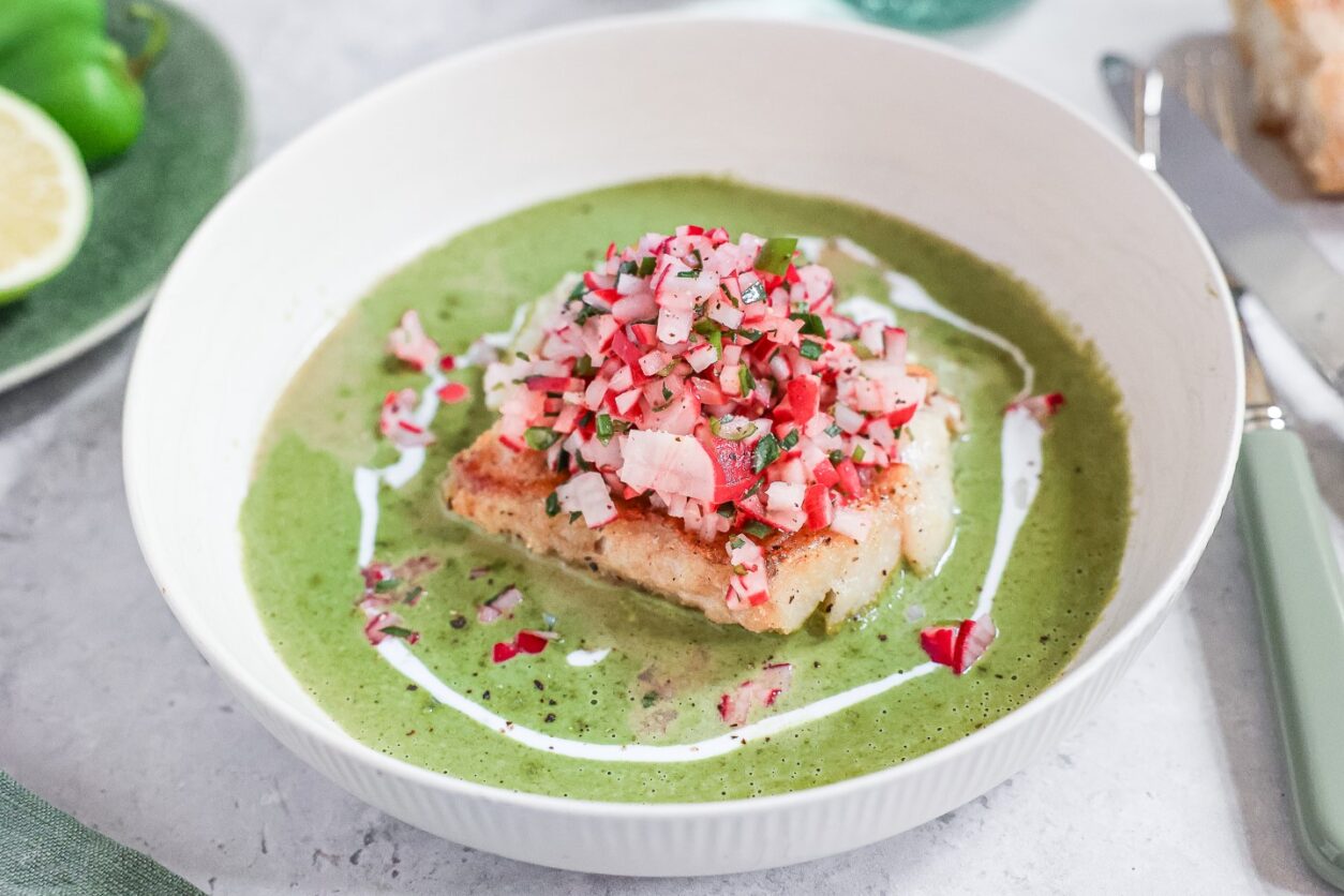 Fischfilet vom Zander mit Radieschensalat und Beurre vert
