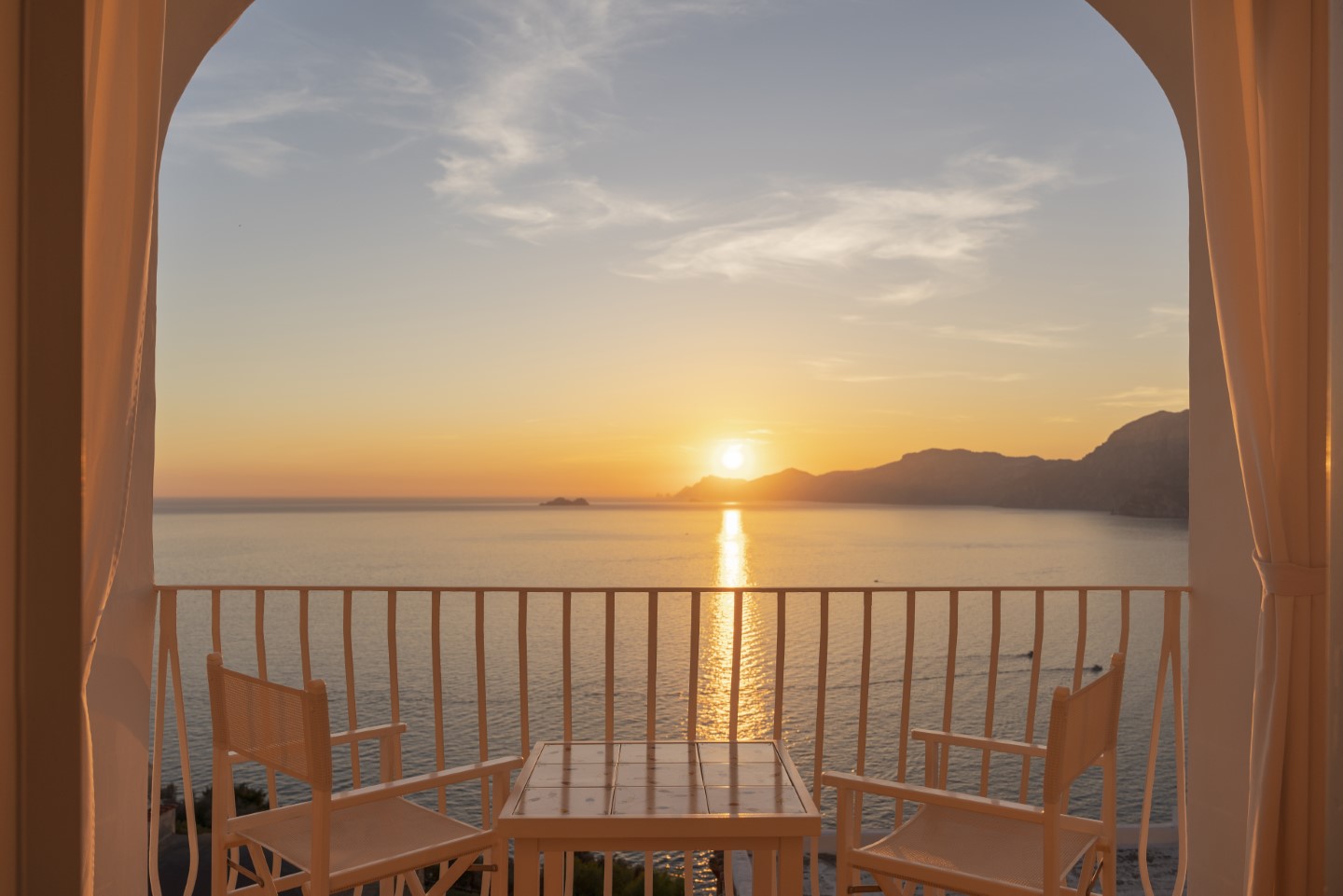 Die schönsten Sonnenuntergänge an der Amalfiküste im Boutiquehotel Tramonto d’Oro