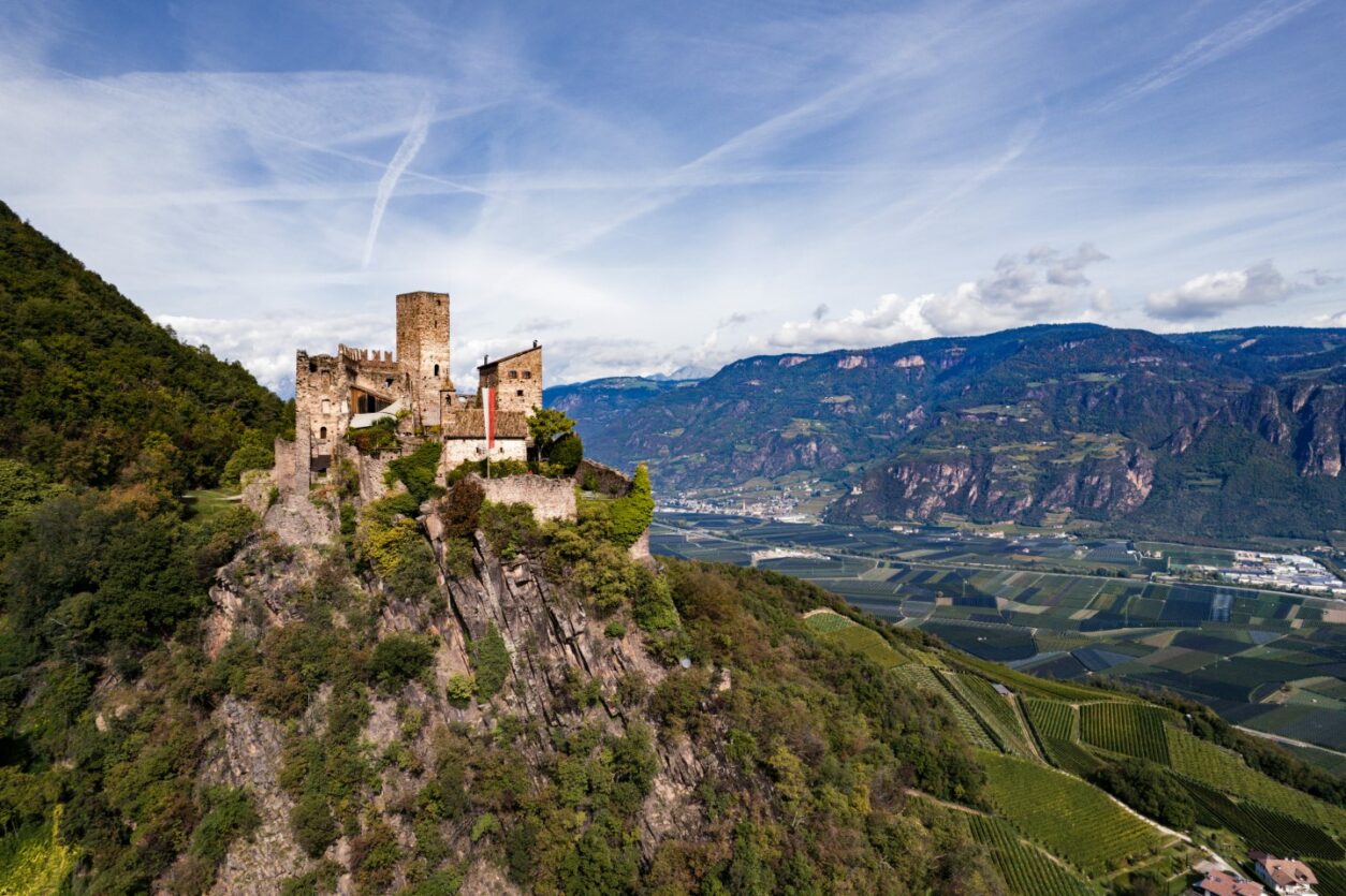 Insider-Tipps Bozen - Burg Hocheppan und Etschtal