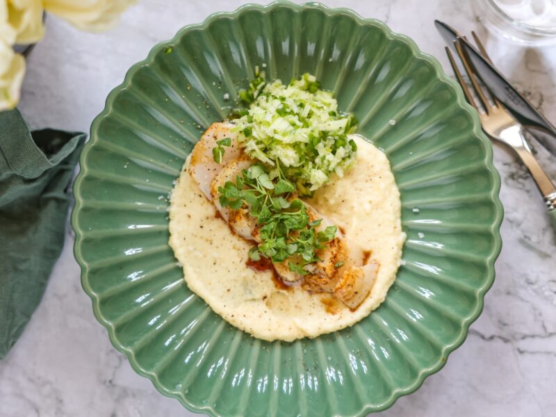 Die neue Leichtigkeit: Jakobsmuscheln auf Sellerie-Crème mit Apfel-Jalapeño-Salsa