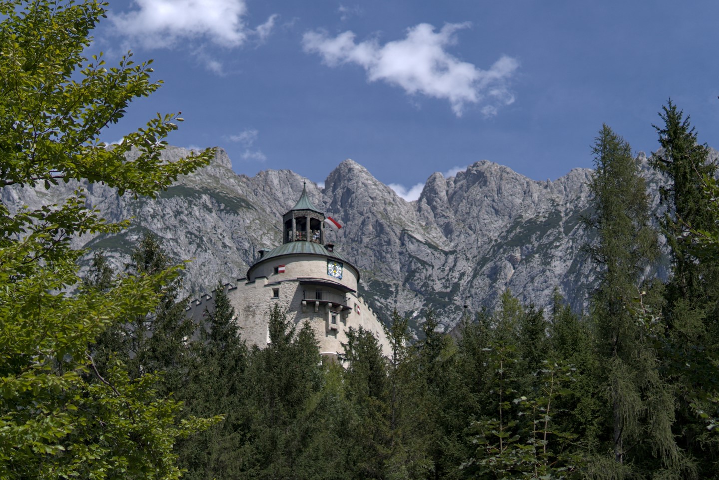 Ausflugstipps - Burg Hohenwerfen vor Bergpanorama