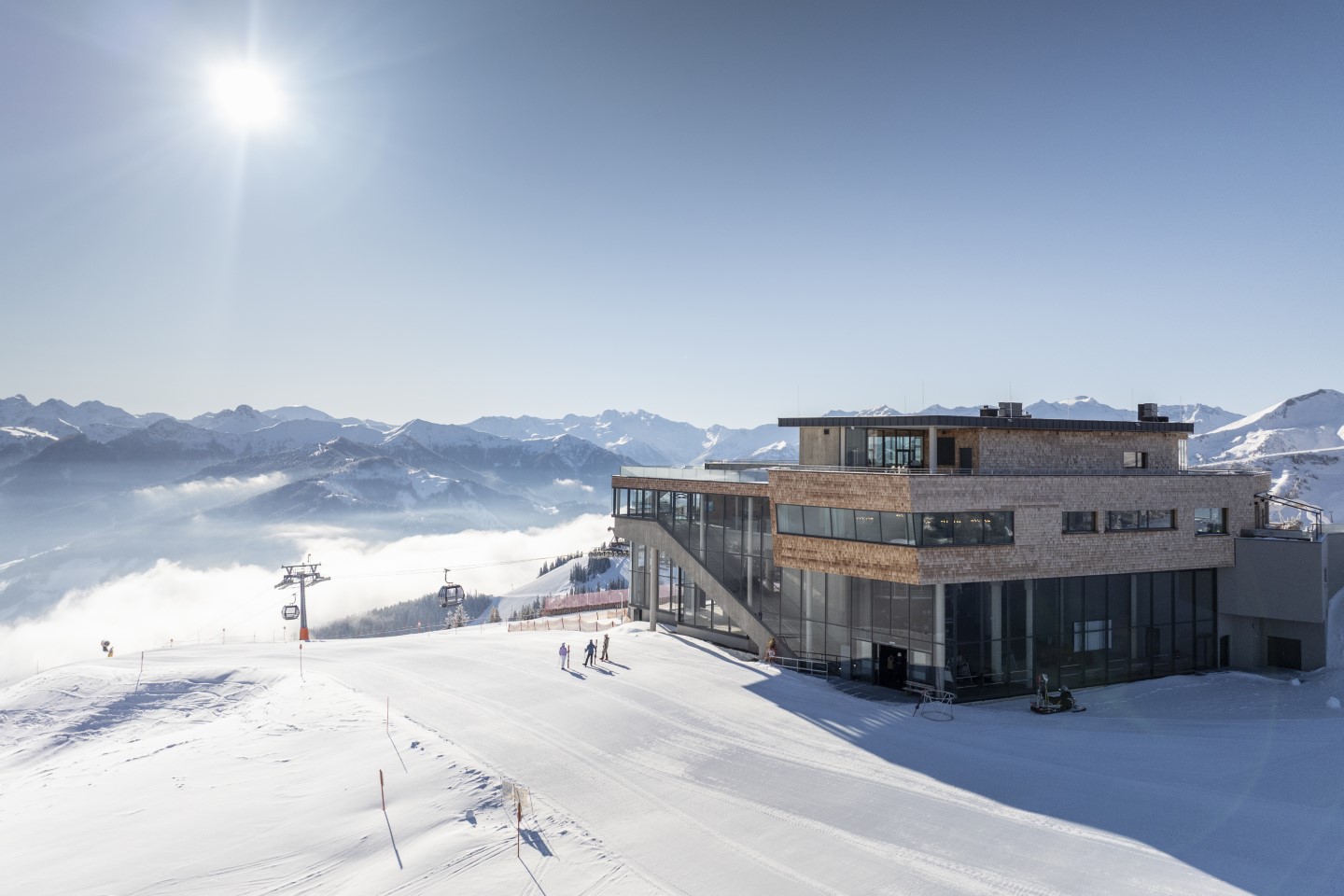 Bergstation der Kieserlbahn mit dem Restaurant Wolke7