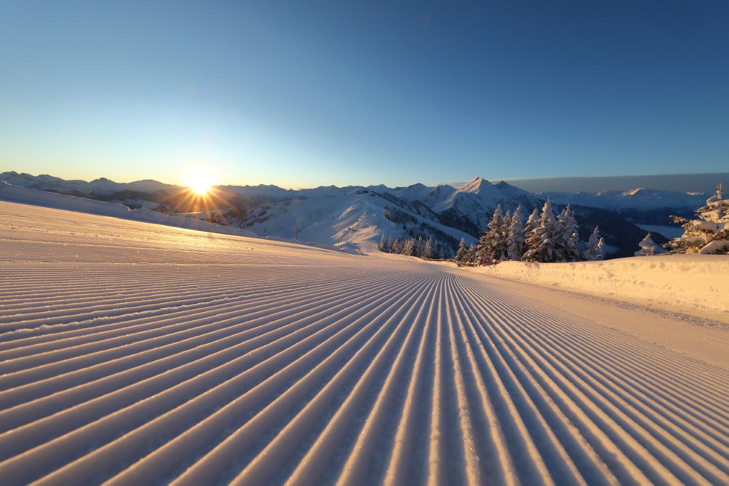Skikeriki - Skifahren bei Sonnenaufgang im Großarltal