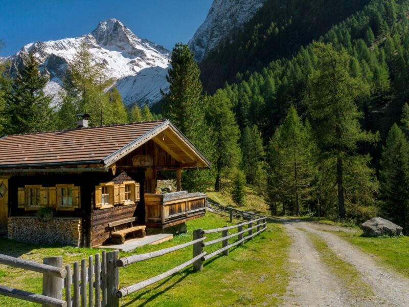 5 Rückzugsorte in der Natur 2026: Hideaways zwischen Berg und Tal